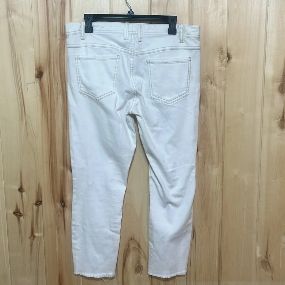 Free People White‎ Straight Leg Cropped Distressed Jeans Size 31 - Picture 4 of 5